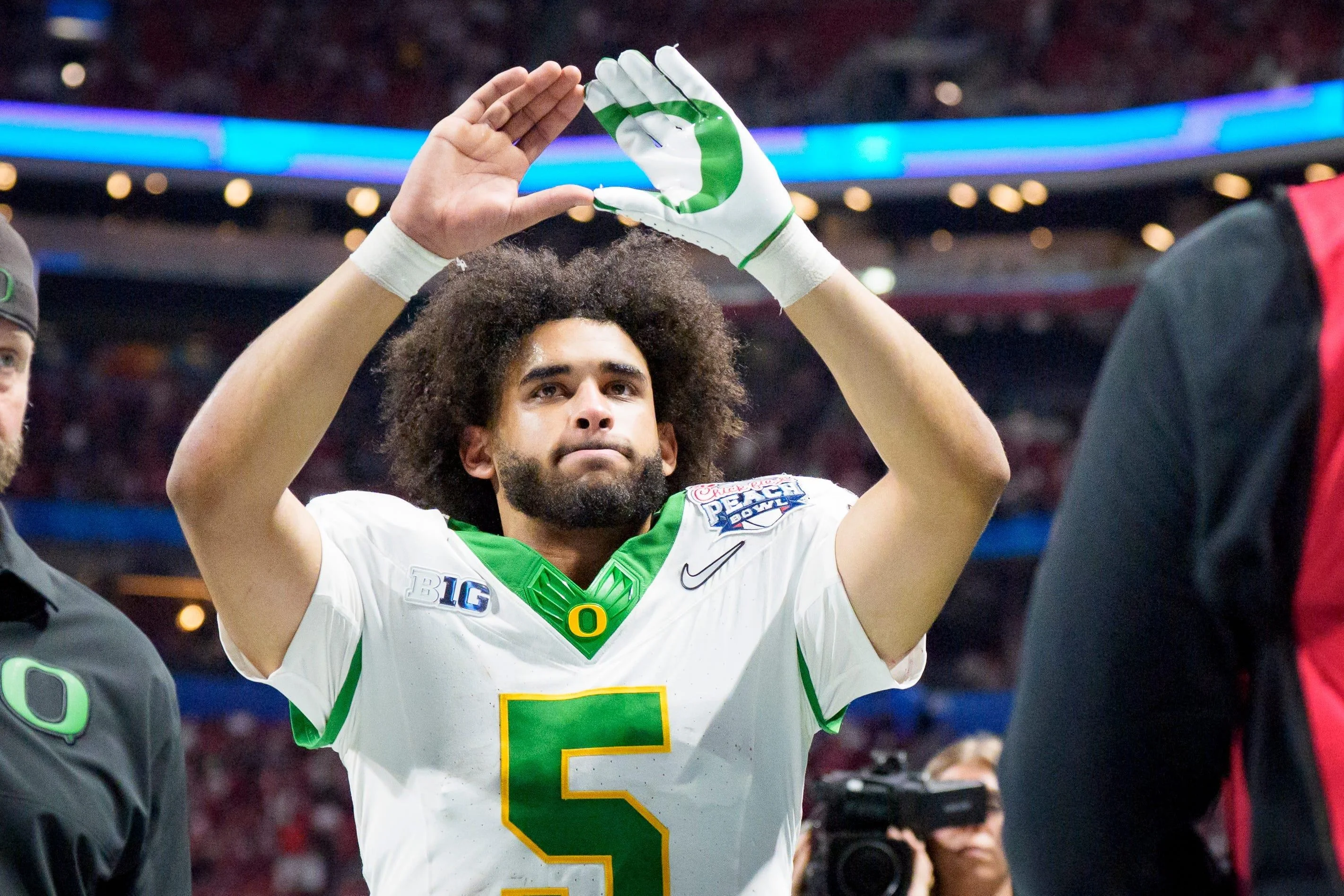 How does Oregon’s Dante Moore compare to other QBs in the 2027 NFL Draft class?
