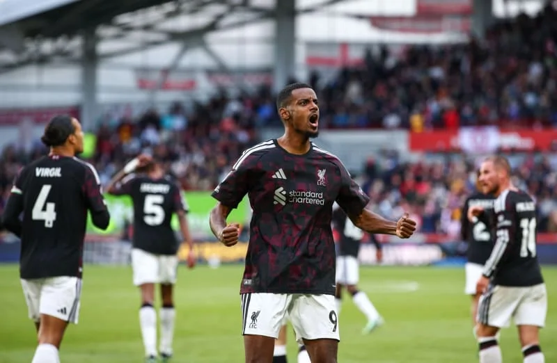 Alexander Isak celebrates.